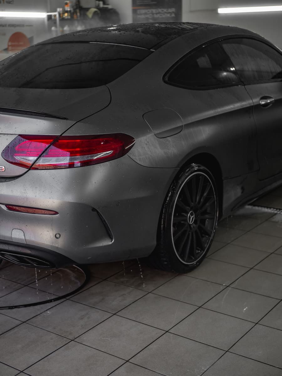 Wet coupe bodywork during a controlled wash